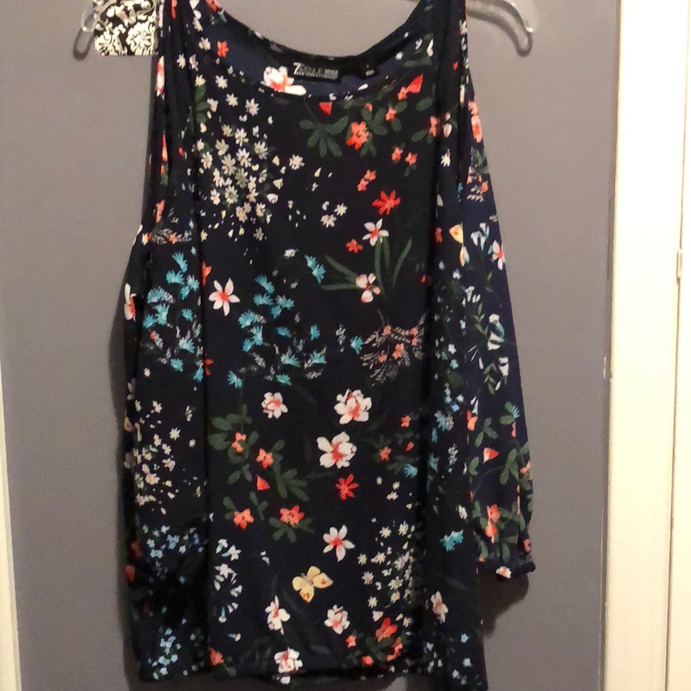 Cold shoulder top